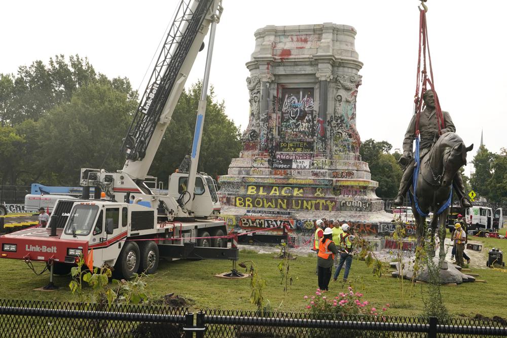 134 Year Old Robert E. Lee Statue Time Capsule Opened, Contents Revealed